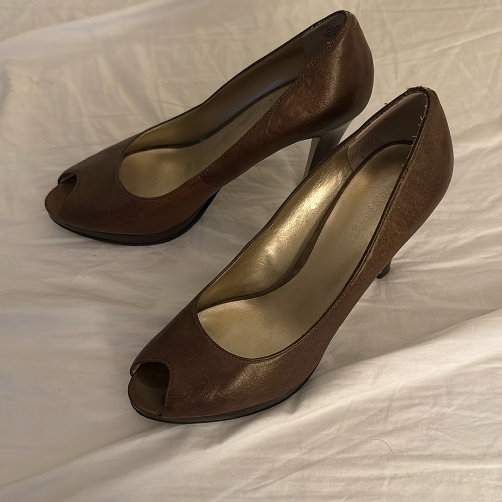 Nine West brown peep toe heels, size 7.5, gently used